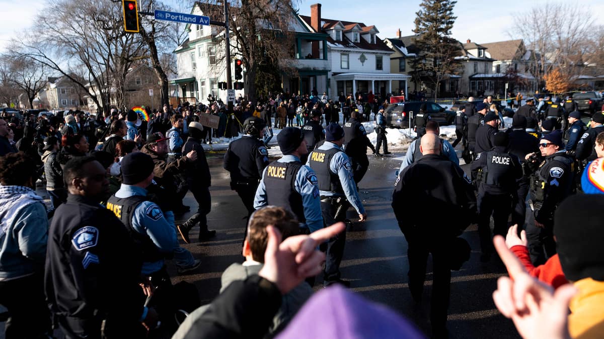 IMAGES | Femme tuée par l’ICE à Minneapolis: la tension monte entre manifestants et agents