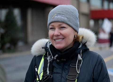 Mirel Tremblay serving Balthazar for a toy parade on Saturday, November 13, 2021, in Flor de Lies. DIDIER DEBUSSCHHERE / QUEBEC Journal