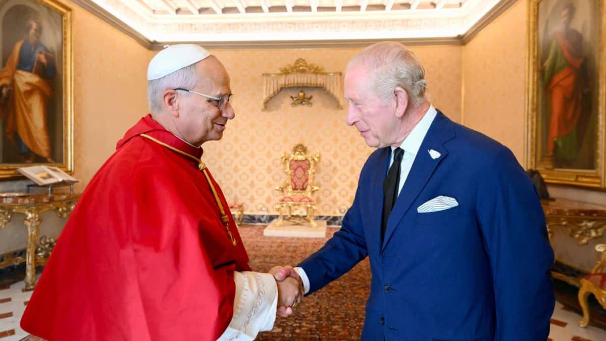 EN IMAGES | Le pape et le roi Charles III prient ensemble au Vatican, une première historique