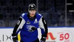 William Villeneuve signe son premier contrat
