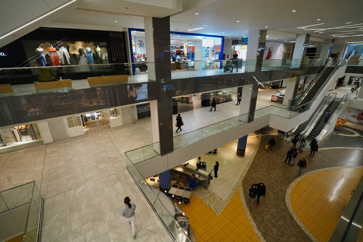 «Envoye à maison!»: François Legault demande aux personnes âgées d'éviter les centres d'achats | JDQ