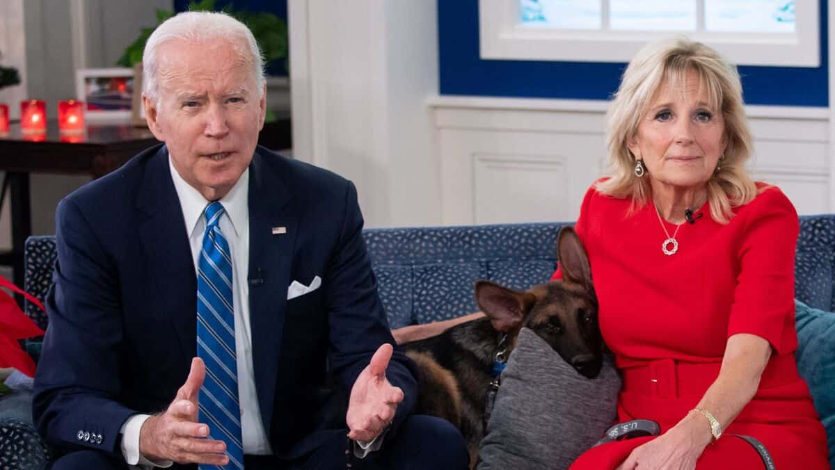 No Natal, Biden elogiou a “tremenda coragem” dos americanos em face da pandemia No Natal, Biden elogiou a “tremenda coragem” dos americanos em face da pandemia
