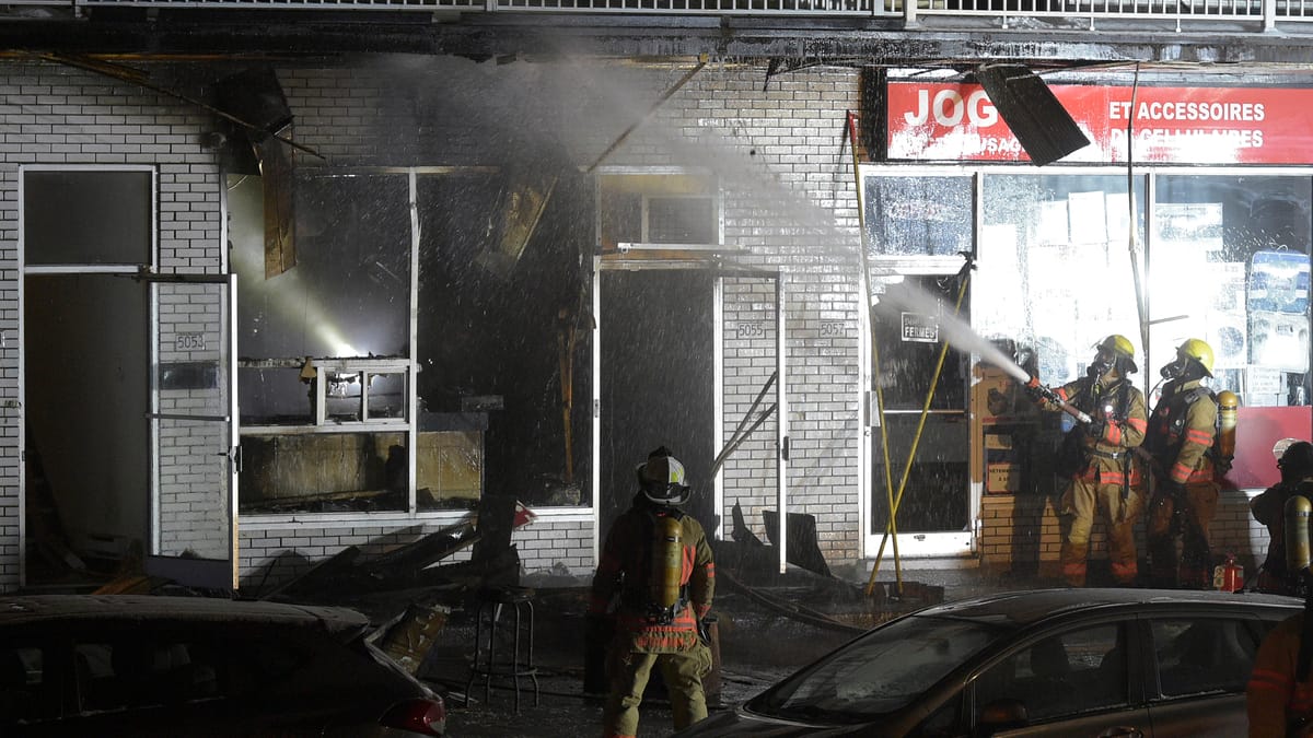 EN IMAGES | Montréal: un autre resto-bar ciblé par un incendie criminel