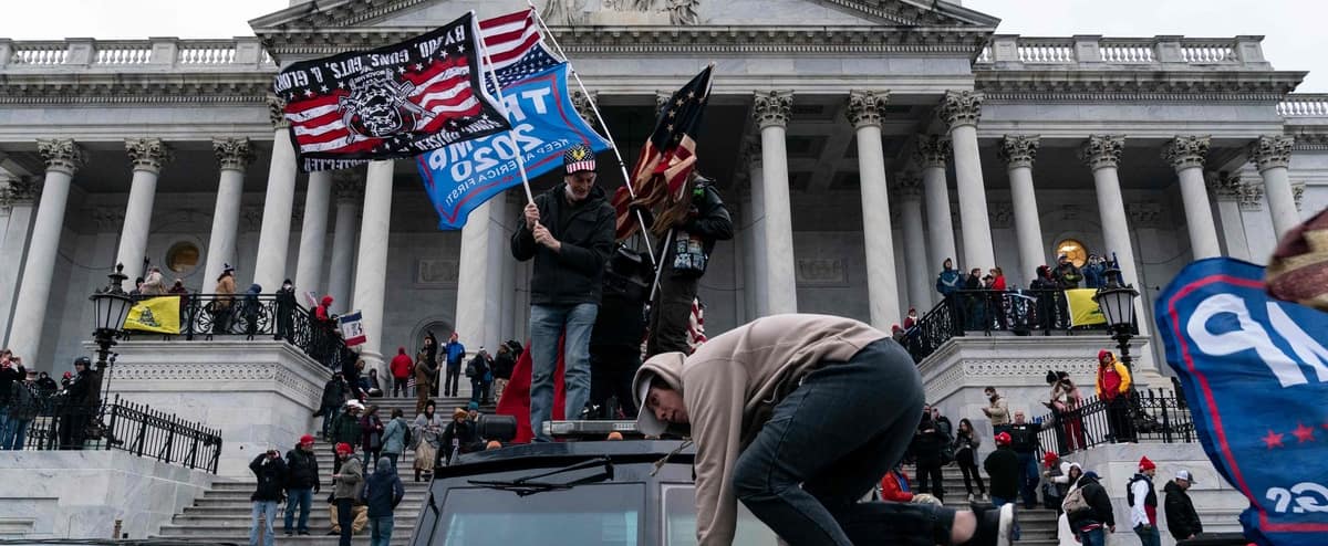 Ataque ao Capitólio: Polícia processa Trump Ataque ao Capitólio: Polícia processa Trump