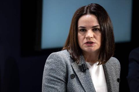 La anti-Tikhanovskaya bielorrusa insta a su país a cortar lazos con Moscú