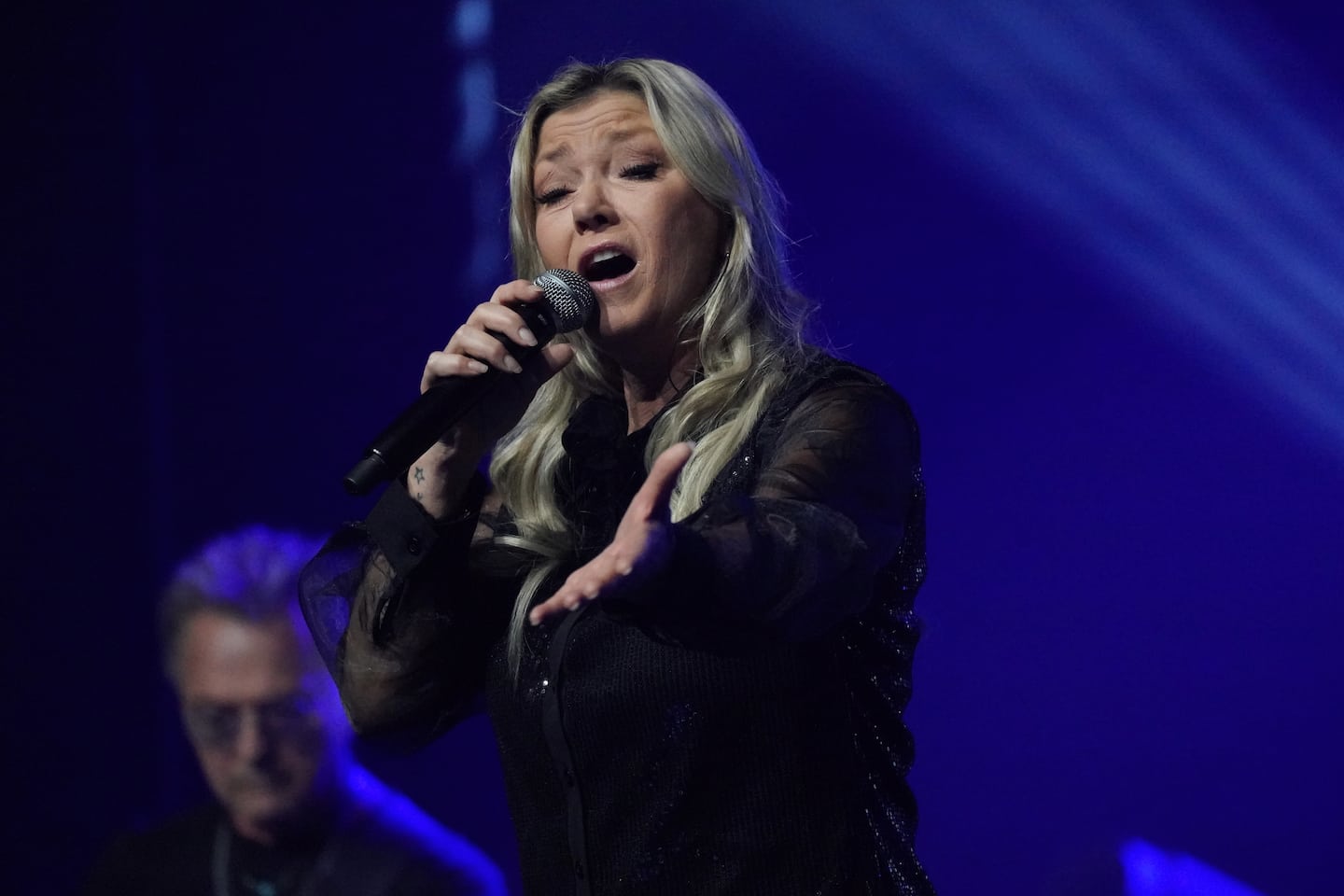 Marie-Chantal Toupin renoue avec son public malgré des difficultés techniques lors du spectacle