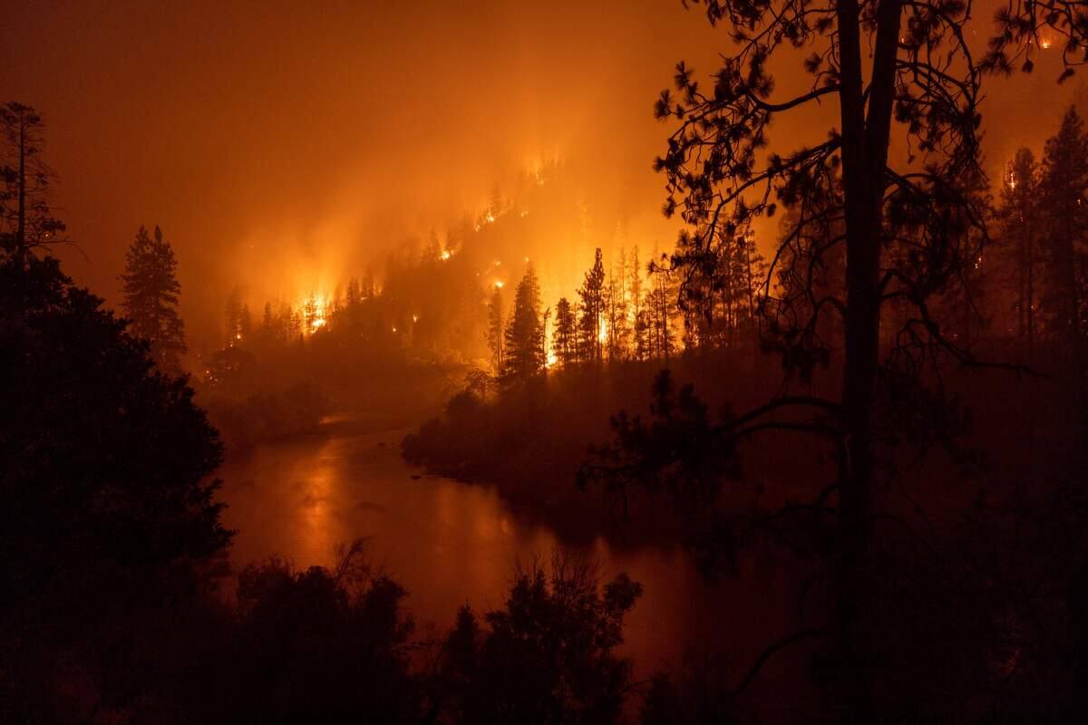 Le plus vaste incendie de l'ann&eacute;e progresse en Californie