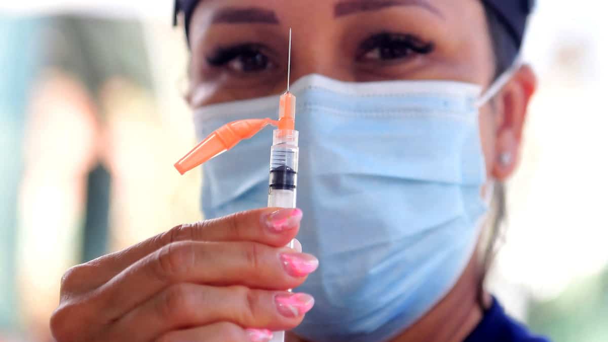 Vaccination obligatoire pour les soignants dès mercredi en France