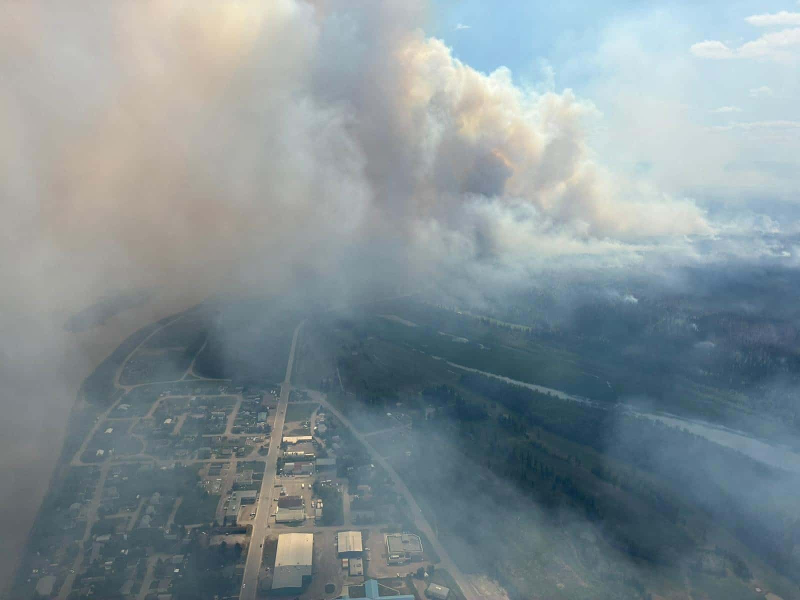 Canada Battles Over 930 Active Wildfires - News Directory 3