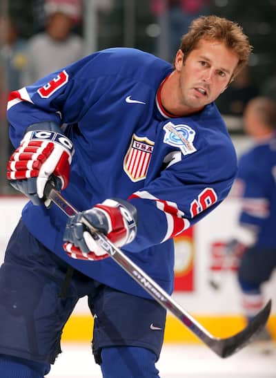 Mike Modano, representante dos Estados Unidos, em 2004, na Coupe du monde de hockey.