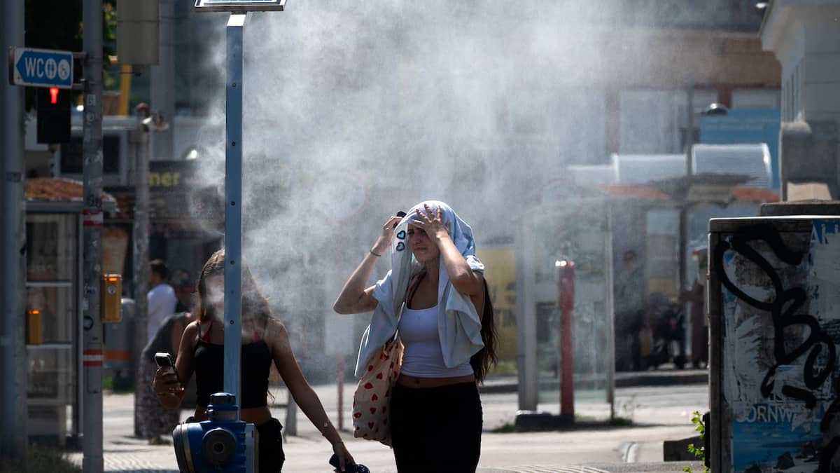 Two dead in thunderstorms in Romania and Austria Two dead in thunderstorms in Romania and Austria