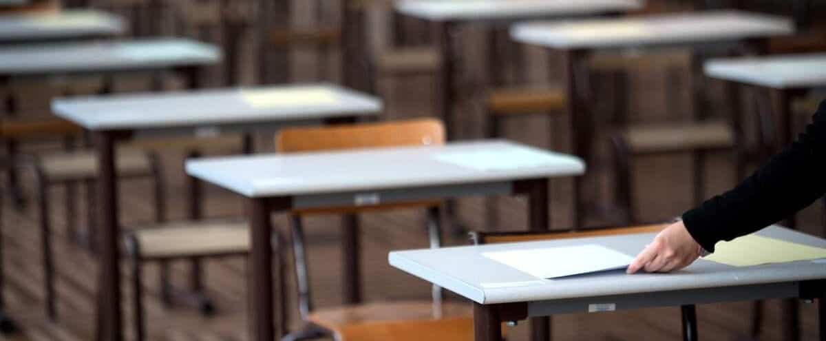Professores de ciências e matemática também estão exigindo mudanças em seus exames de fim de ano Professores de ciências e matemática também estão exigindo mudanças em seus exames de fim de ano