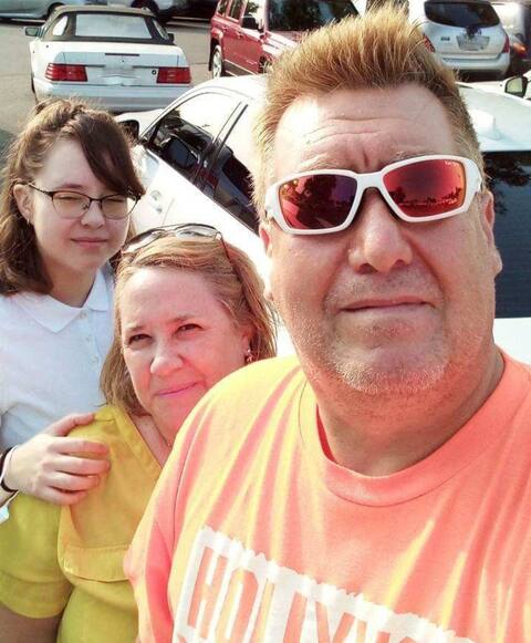 El padre de un adolescente que fue asesinado por una bala perdida quiere que la policía sea encarcelada