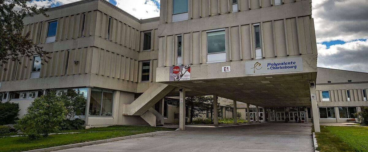 Two other Quebec high schools struggling with a COVID-19 outbreak 1