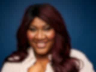 Elle dévoile ses courbes pour lancer un message