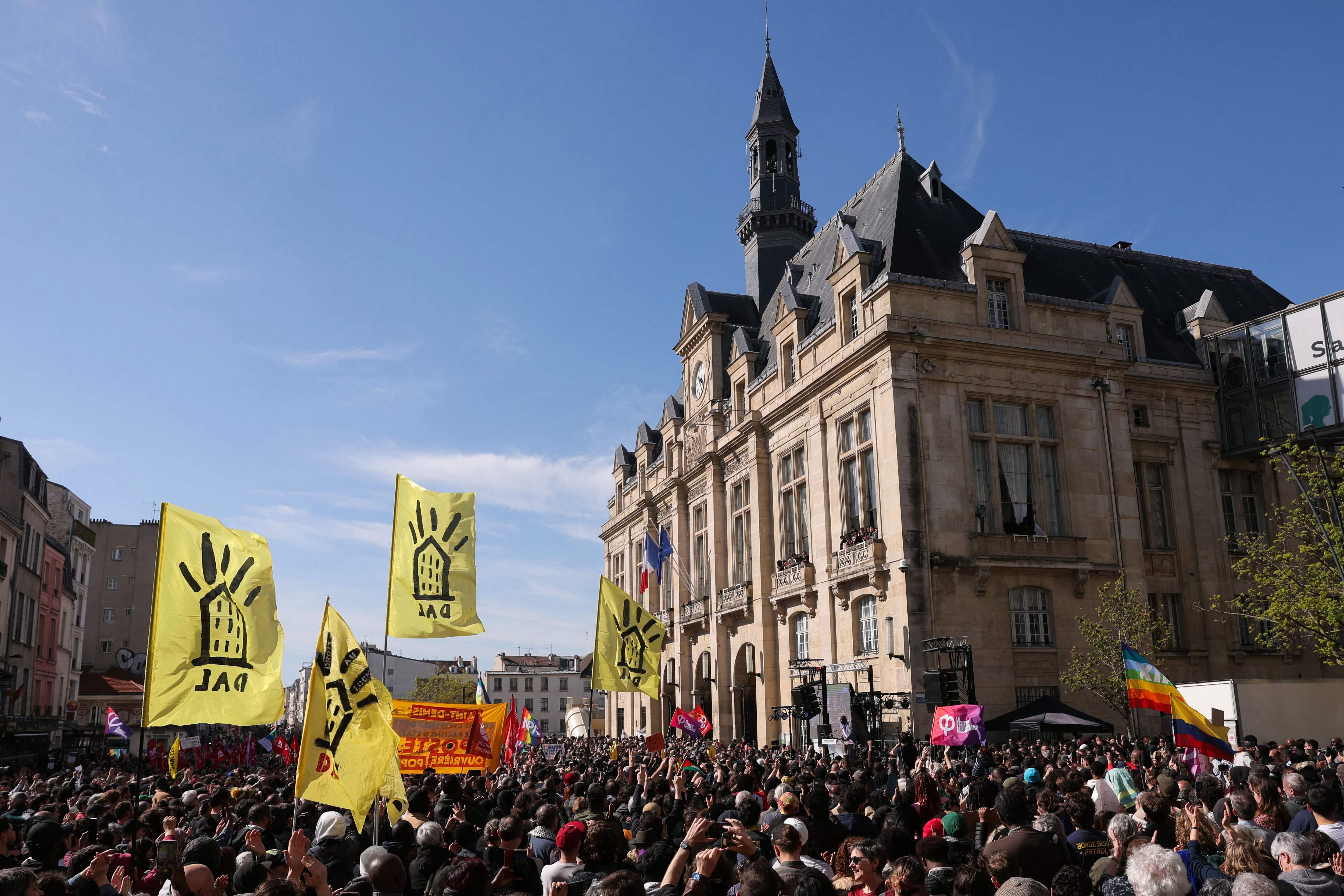 Plusieurs milliers de personnes rassembl&eacute;es contre le racisme pr&egrave;s de Paris