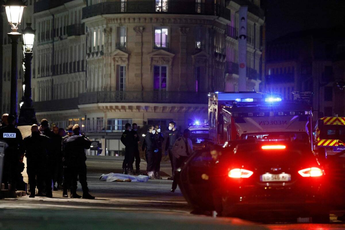 Des policiers tirent et tuent deux personnes Paris