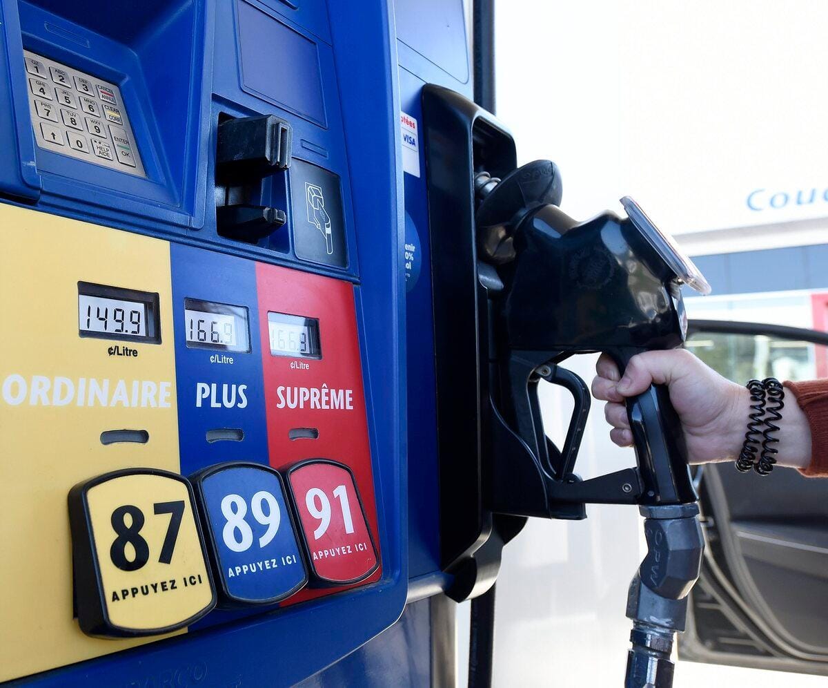 Le prix de l&rsquo;essence atteint un sommet en deux ans