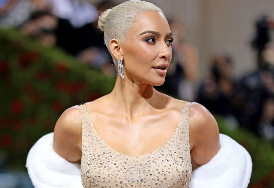 Image principale de l'article Kim K a porté une robe très importante