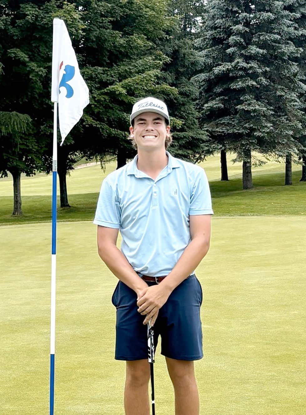 Plus important tournoi de golf provincial: un golfeur de 20 ans crée la commotion et un record à Québec