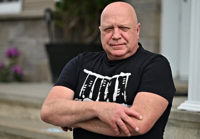 L’ex-pompier Patrick Bisaillon a réussi à faire reconnaître sa fibromyalgie comme lésion professionnelle après une opération à l’épaule.