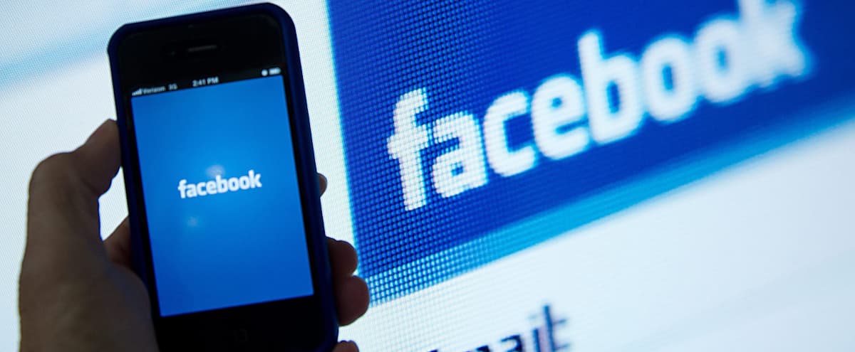 Facebook bans Holocaust-denying posts 1