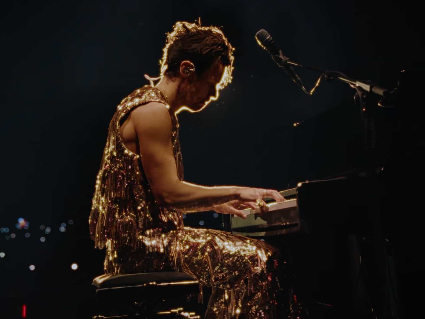 Harry Styles déclenche les murmures tandis qu'il prépare quelque chose de GROS