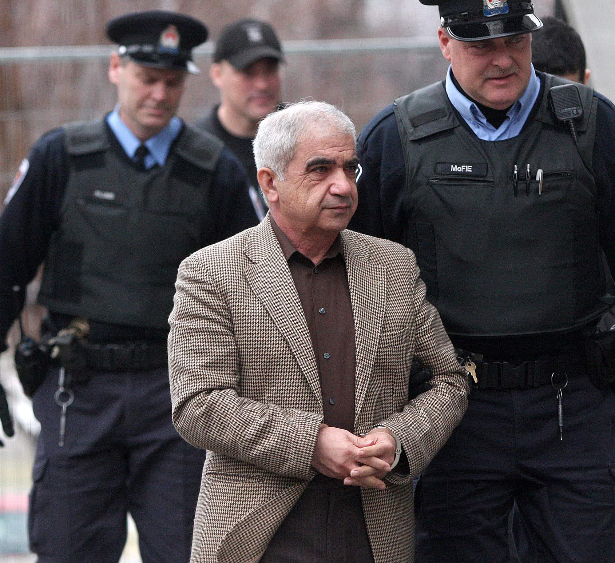 Mohammad Shafia, en janvier 2012, lorsqu'il arrivait au palais de justice du comté de Frontenac, à Kingston, pour son procès pour meurtre au premier degré.
