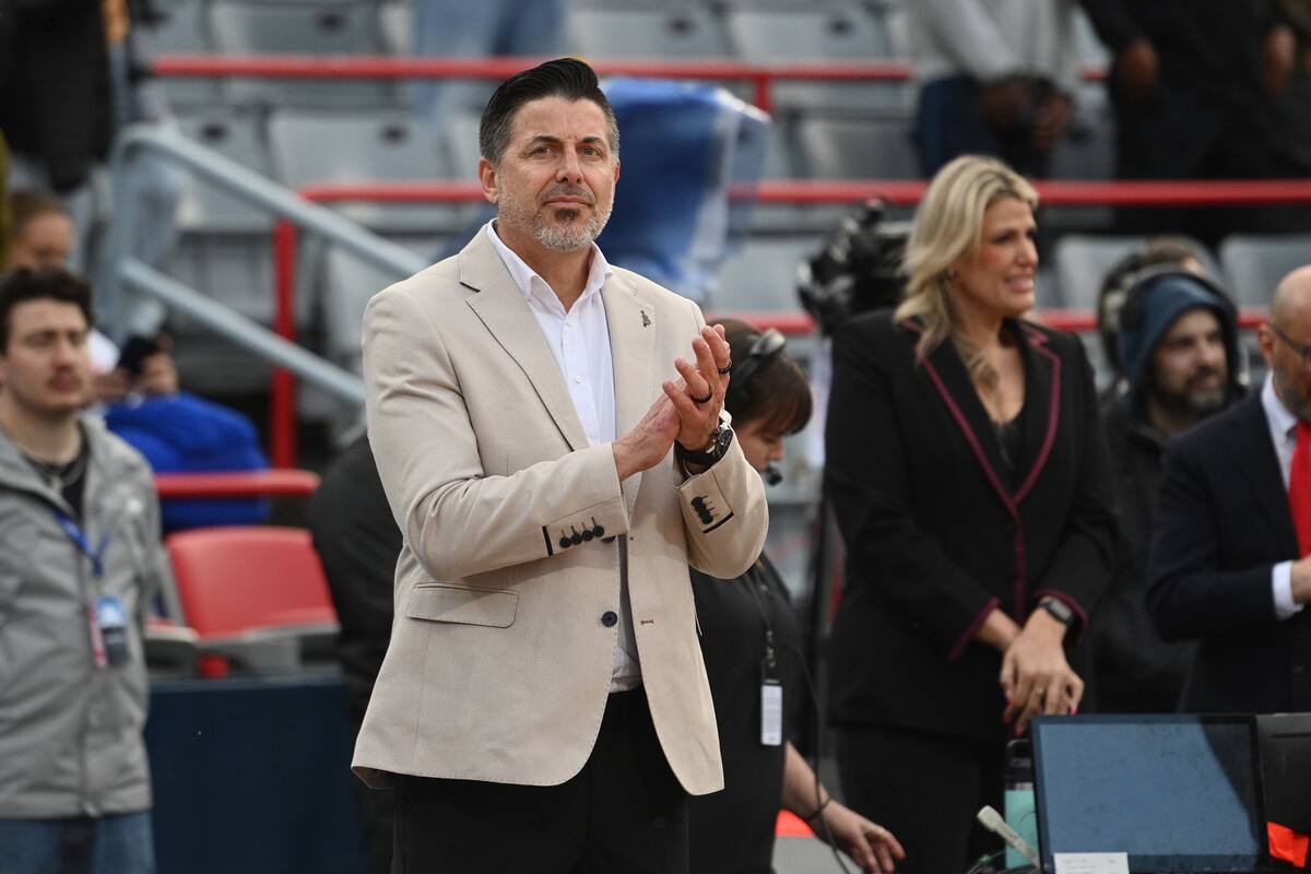 Tavis Smith during the historic outdoor game between the Montreal Alliance and Ottawa Blackjacks.