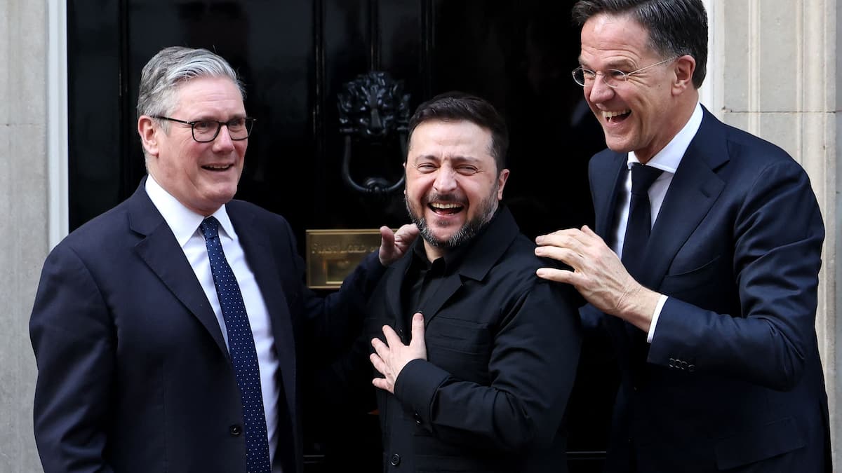 Starmer appelle à «ne pas perdre de vue» l'Ukraine, en recevant Zelensky à Londres