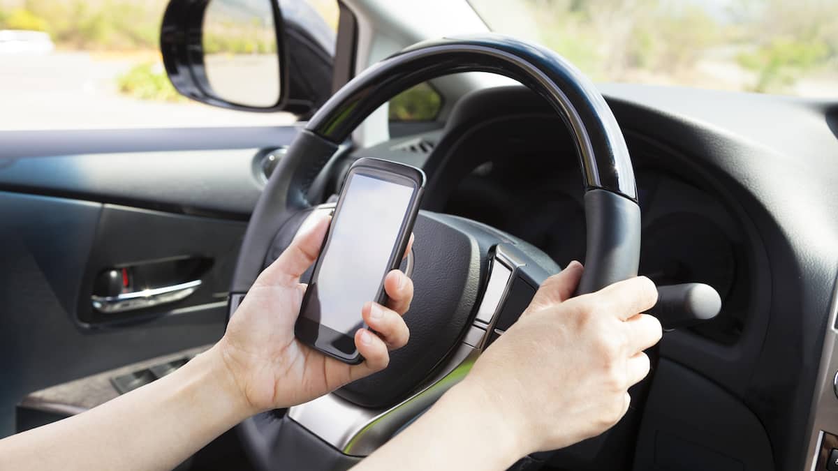 Service au volant: voici quand vous pouvez avoir votre téléphone en main