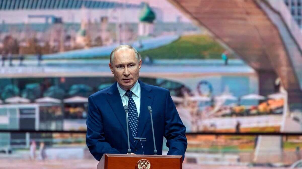 Poutine s’isole après des cas de COVID-19 dans son entourage