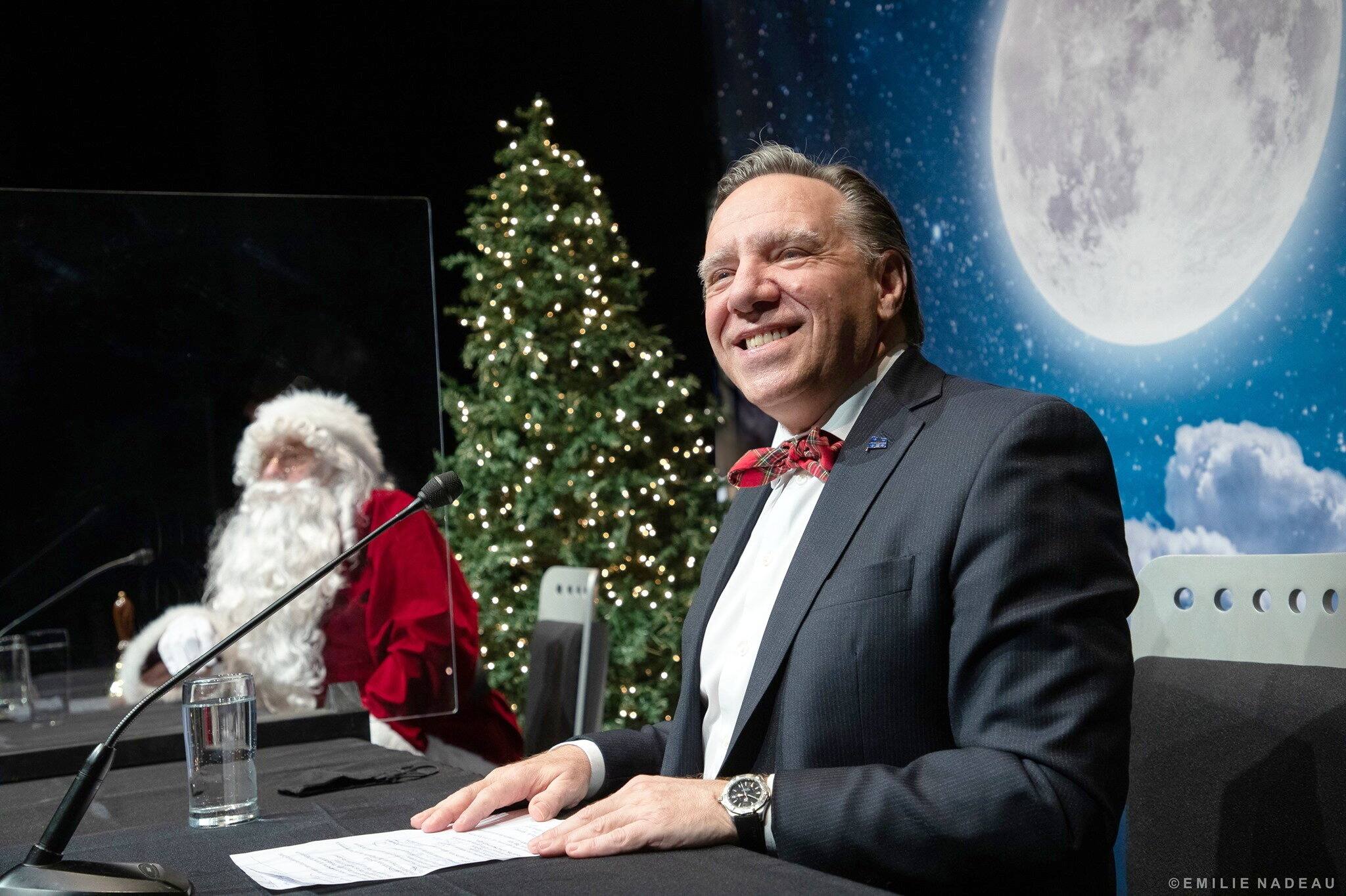 Le premier ministre François Legault annonce que le père Noël pourra livrer des cadeaux aux enfants du Québec malgré la pandémie de COVID-19 le 21 décembre 2020.