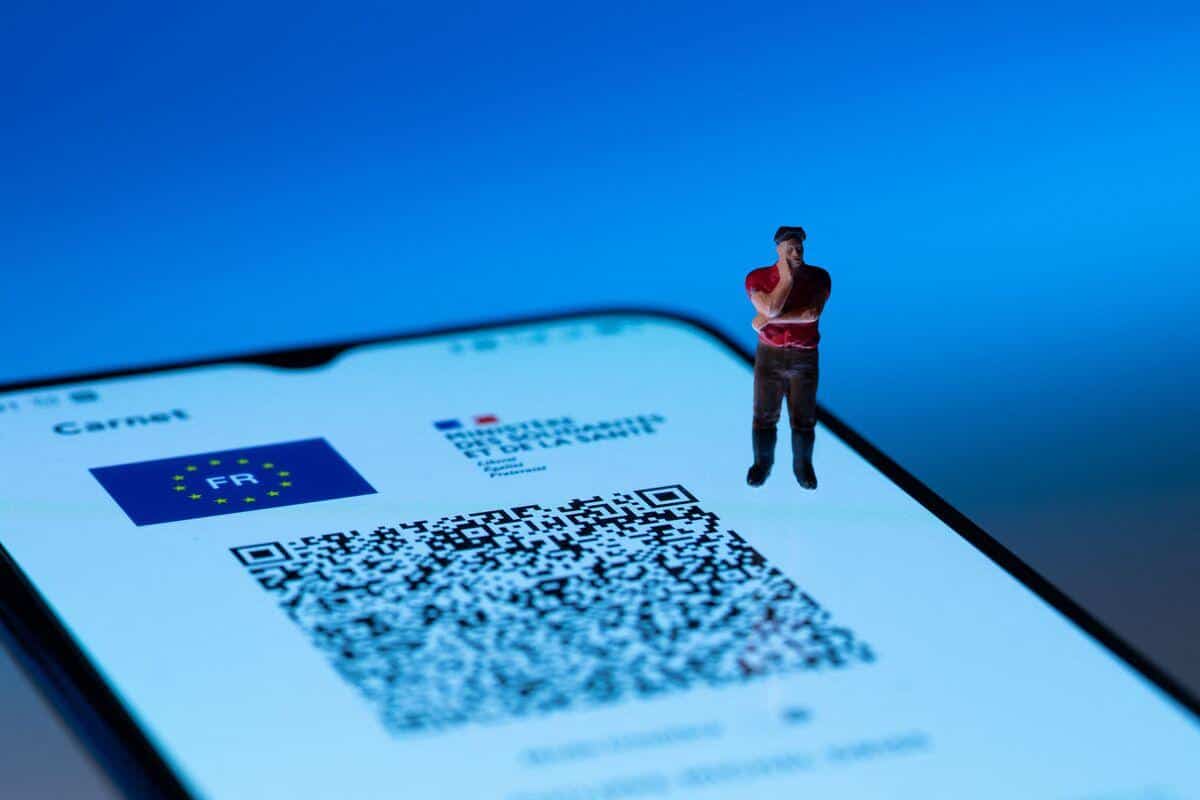 De Hitler &agrave; Bob l'&Eacute;ponge: l'UE r&eacute;voque de faux passeports sanitaires farfelus