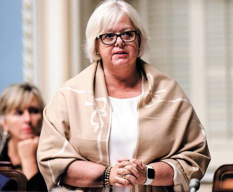 Question period Sylvie D'Amours would have lost the confidence of Prime Minister François Legault and will be replaced by Ian Lafrenière.