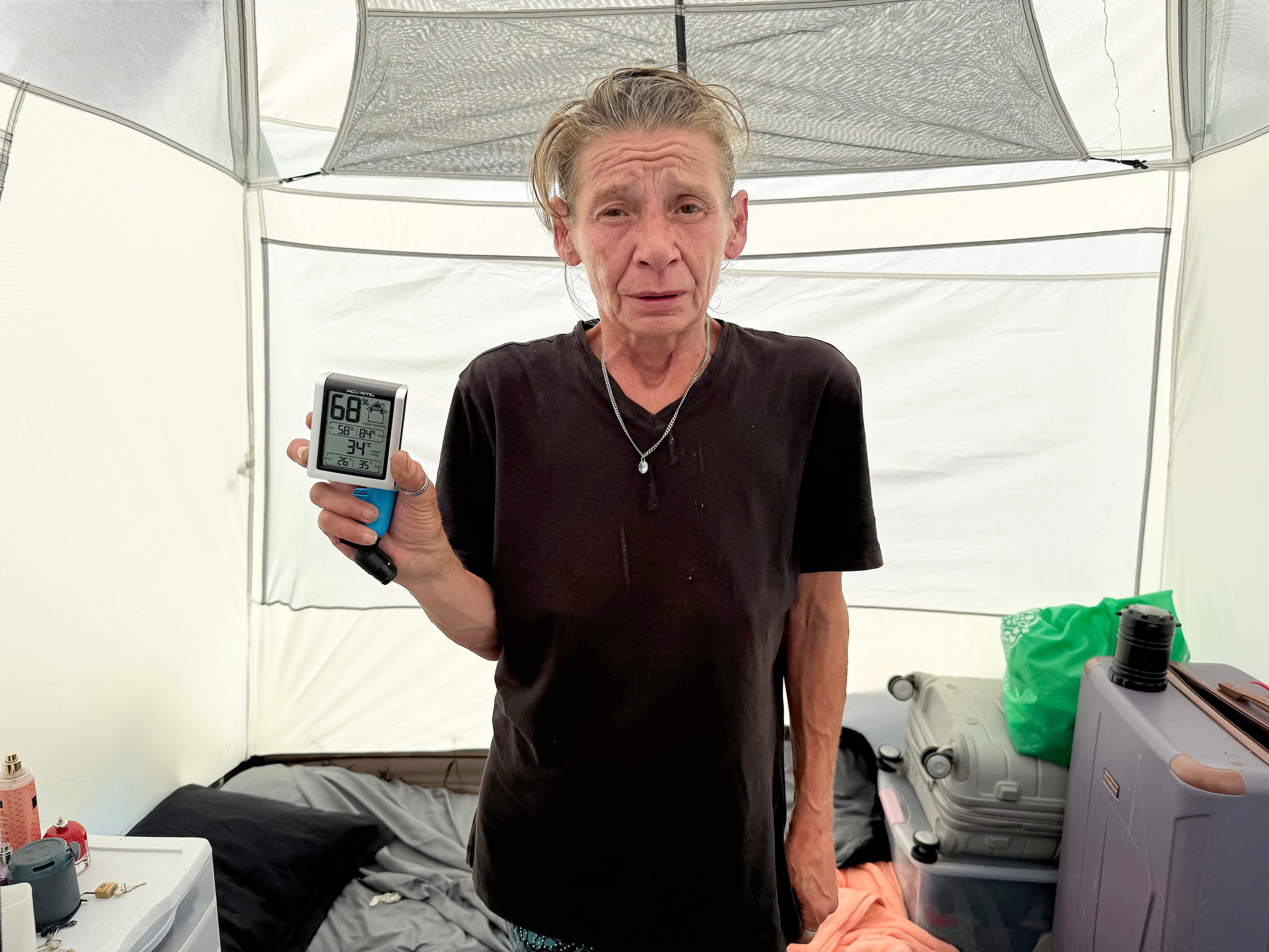 «Nos tentes sont des fournaises»: la vague de chaleur étouffe les itinérants