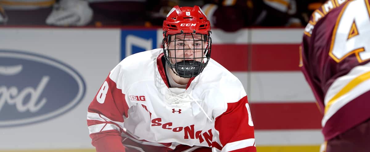 Cole Caufield stays in college 1