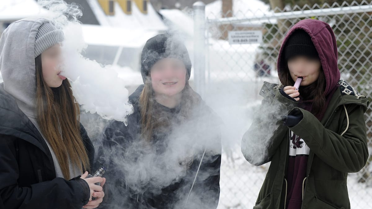Taux de vapotage inquitant: la cigarette lectronique de plus en plus populaire chez les jeunes | JDQ Taux de vapotage inquitant: la cigarette lectronique de plus en plus populaire chez les jeunes | JDQ