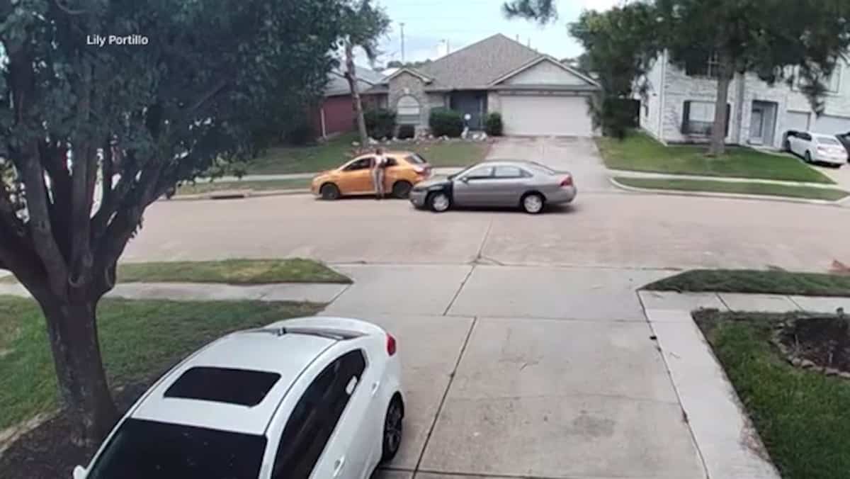 ON VIDEO | A Doordash delivery woman hit by a vehicle… and completes her delivery ON VIDEO | A Doordash delivery woman hit by a vehicle… and completes her delivery