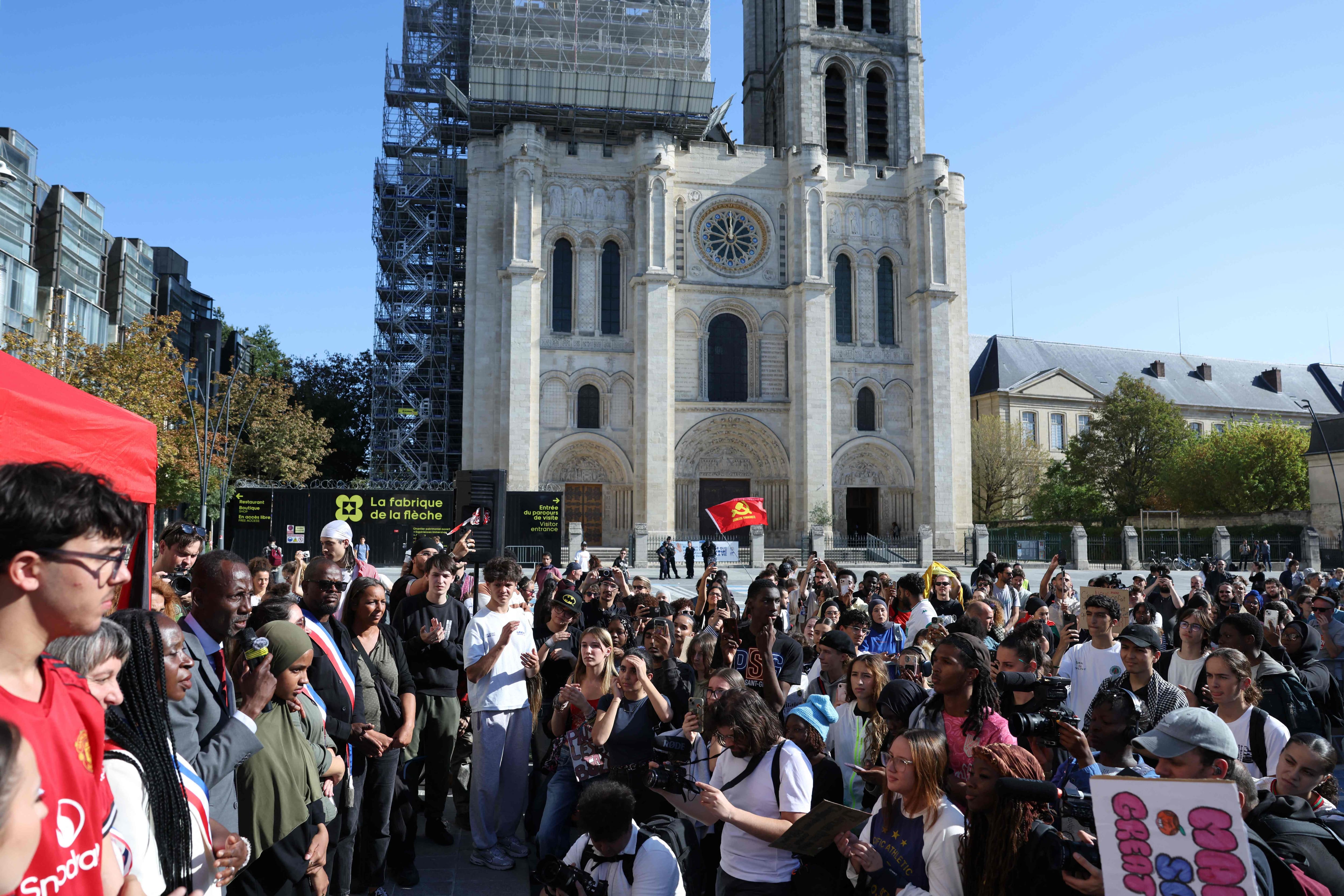 France: les cours suspendus lundi dans «400 à 500» lycées, débat sur les violences