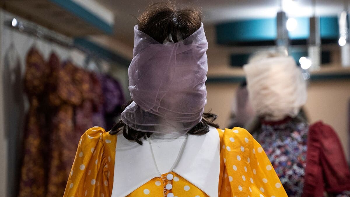 EN IMAGES | «Ça rend les vitrines assez moches»: des mannequins sans visage en Afghanistan