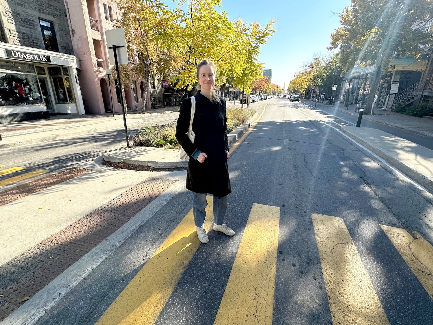 Quoi? Des intersections «antigadoue» et des arbres au milieu de la rue ...