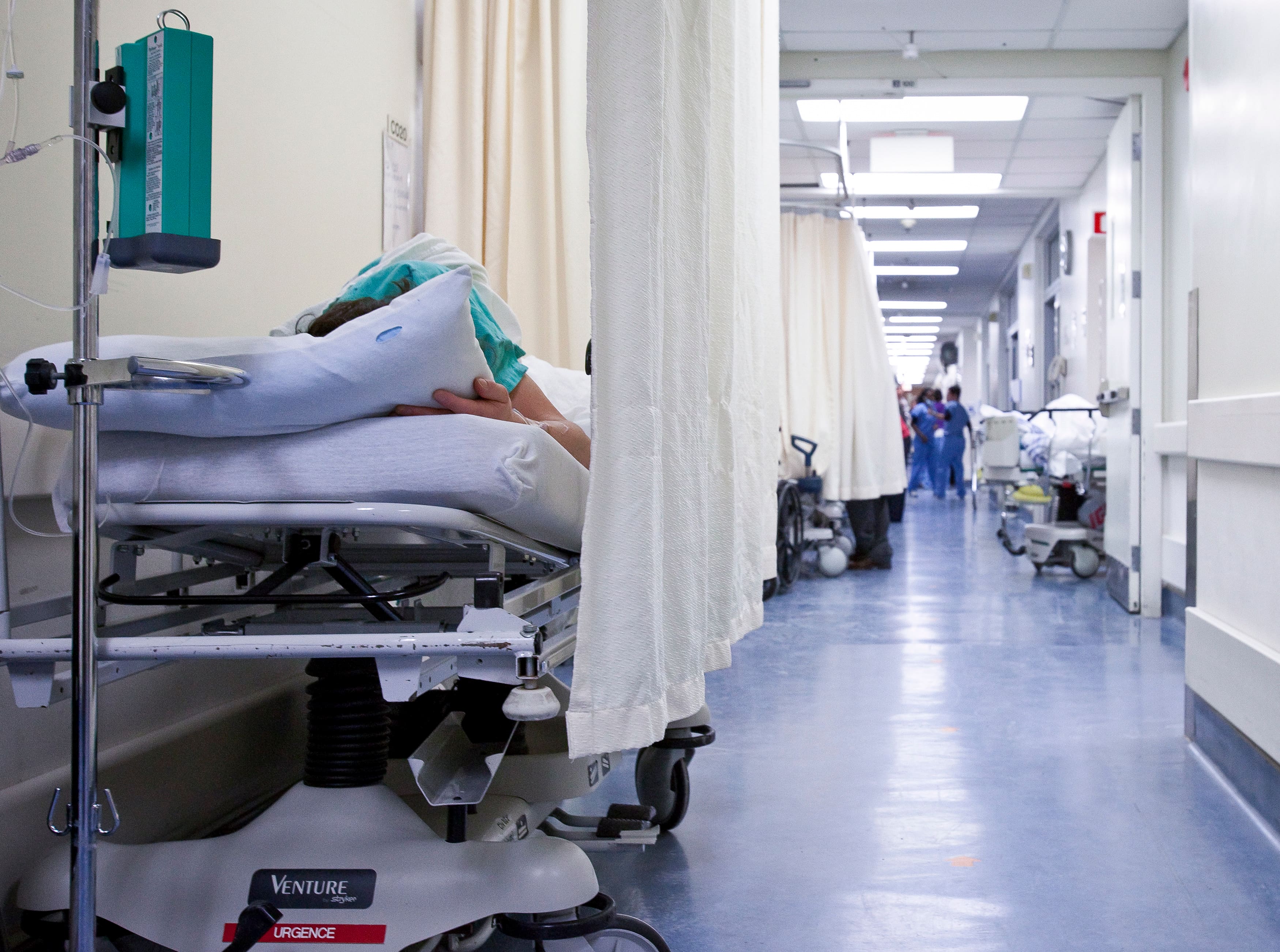 Les urgences d&eacute;bordent dans six r&eacute;gions du Qu&eacute;bec