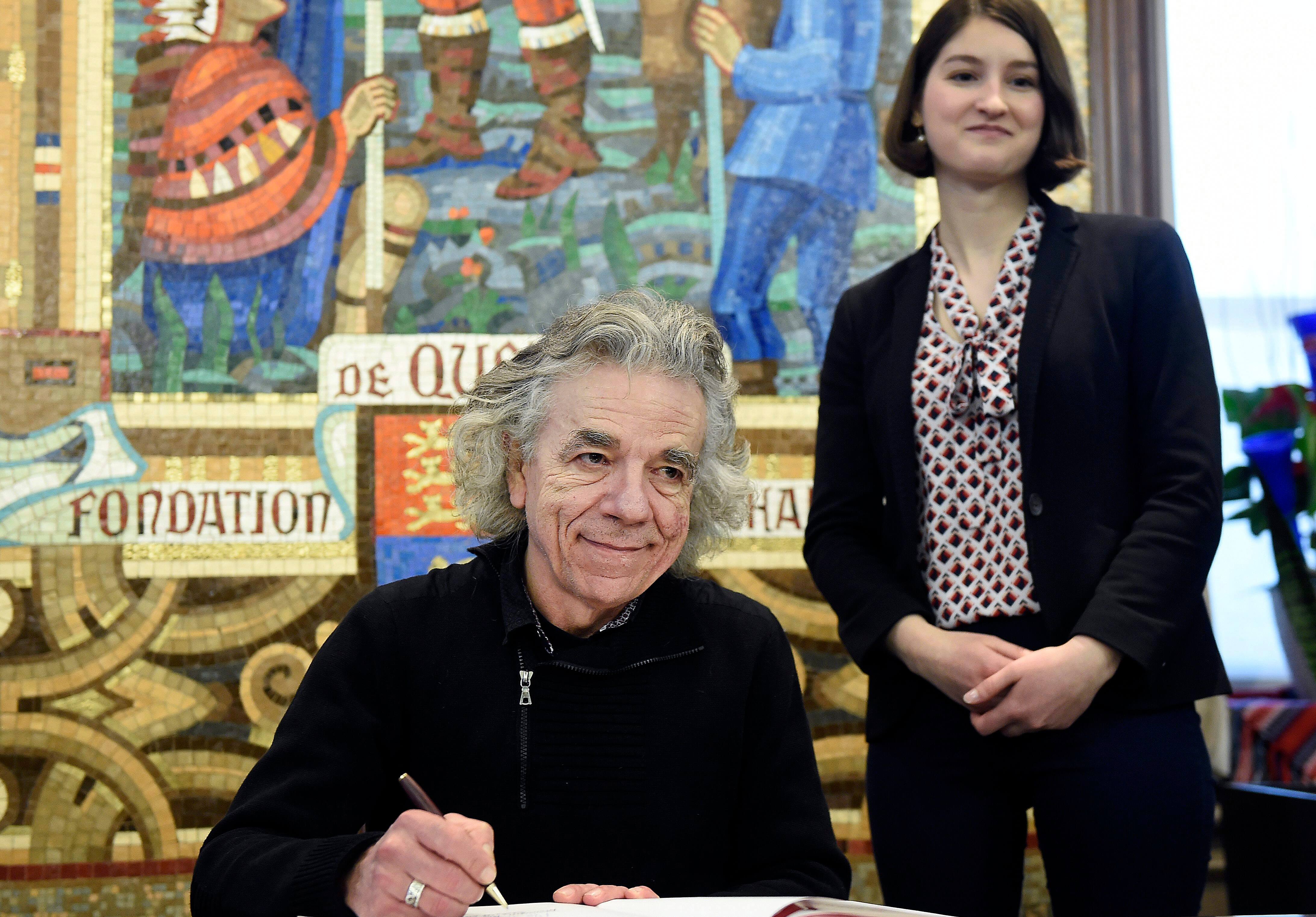 Jugement de la Cour supérieure: il sera permis de fumer sur les planches de  théâtre