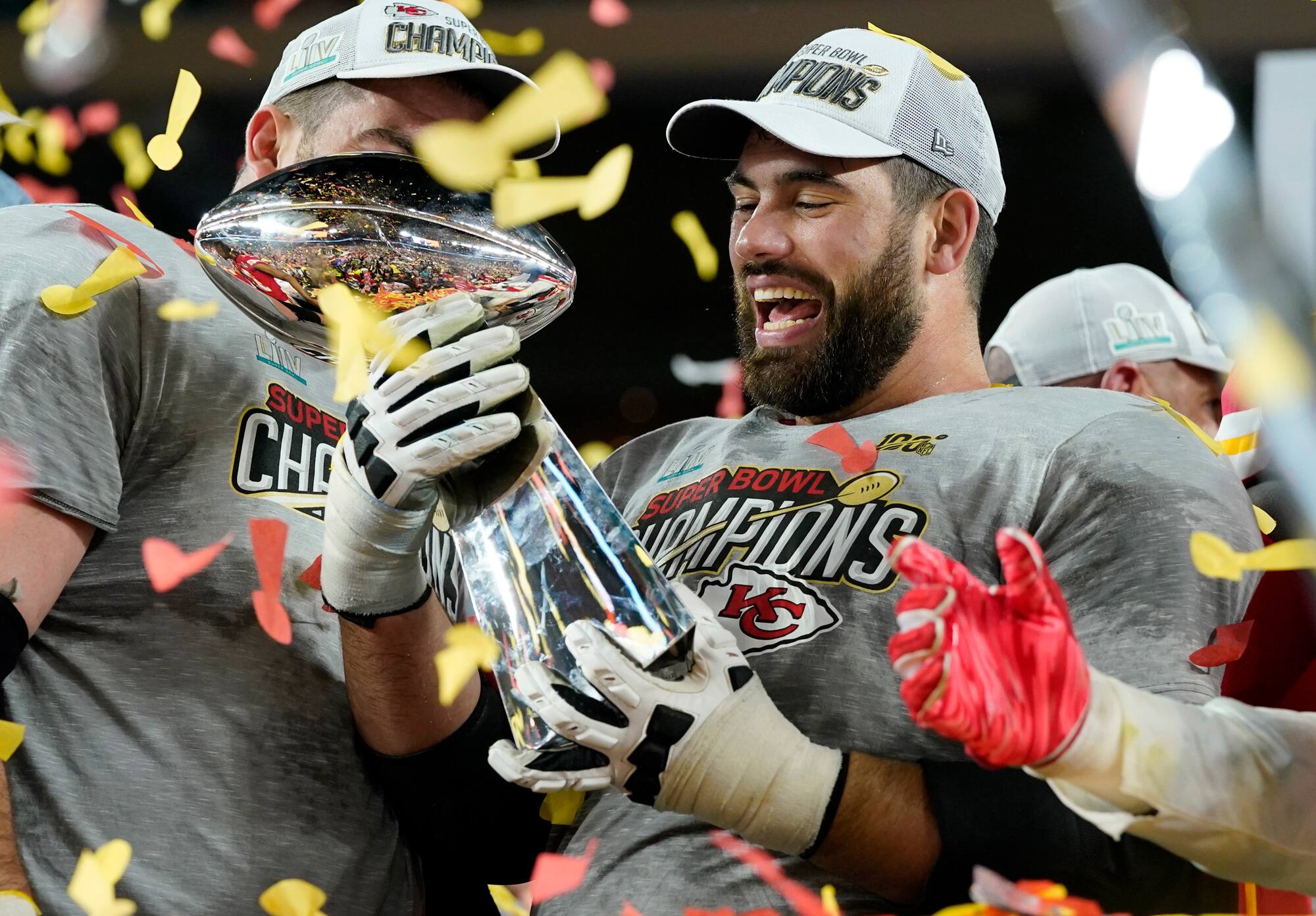 Le Québécois Laurent DuvernayTardif et les Chiefs champions du Super