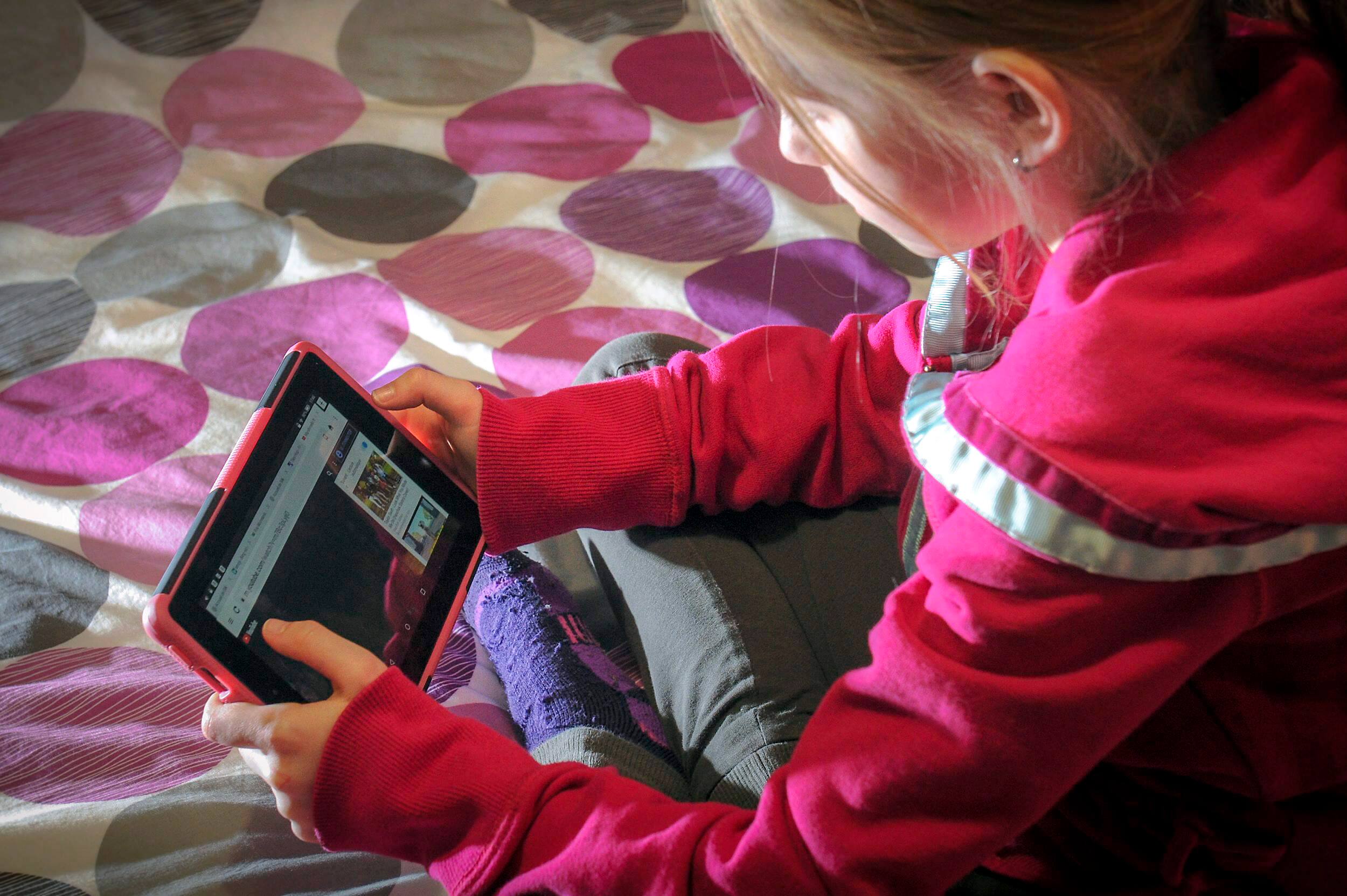 &Eacute;tude: une relation amour-haine avec les &eacute;crans