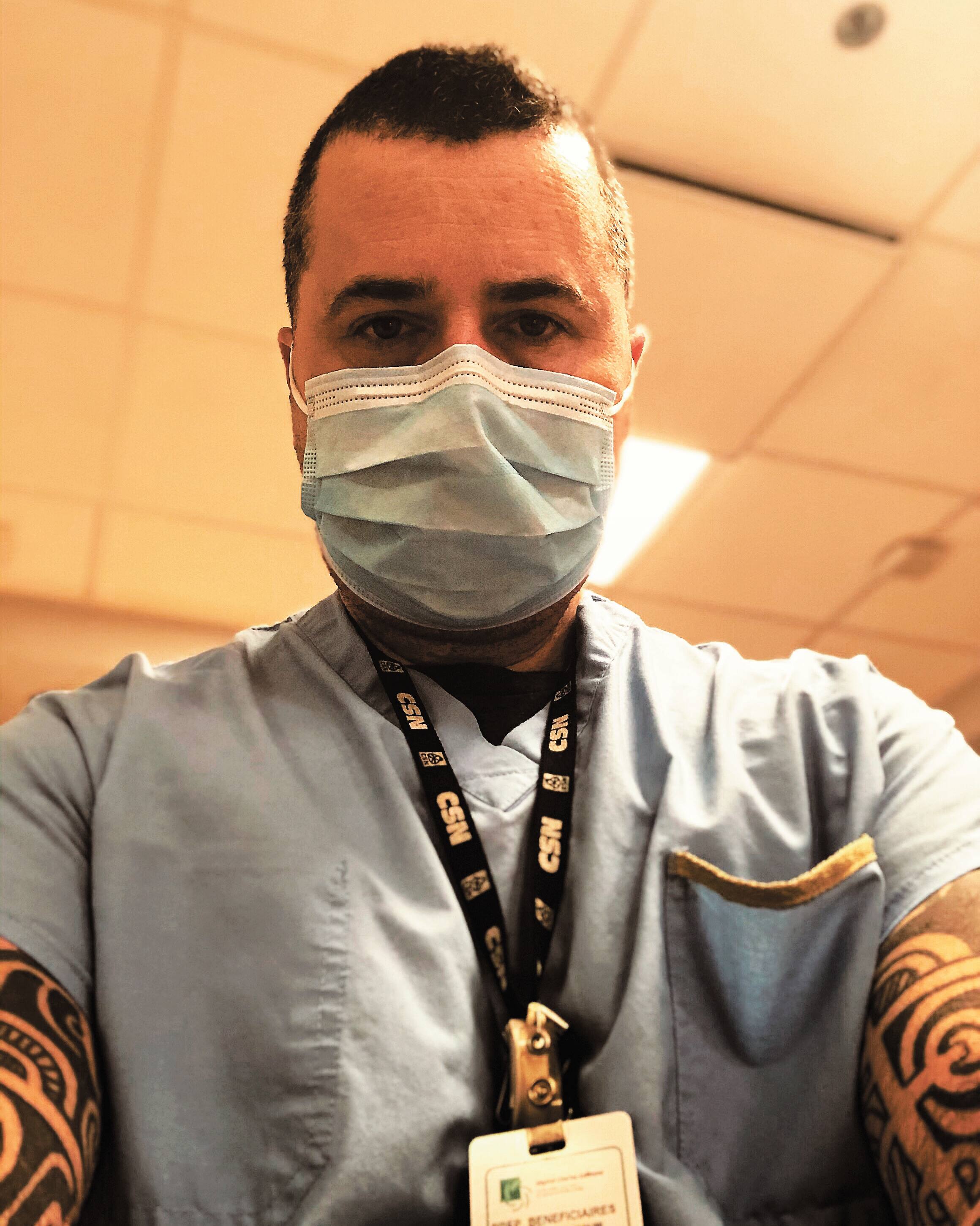 Le coiffeur rase sa barbe pour retravailler à l’hôpital | JDQ