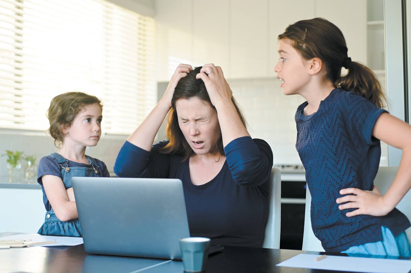 Pénurie de main-d’œuvre: les travailleurs québécois peinent à concilier famille et travail Pénurie de main-d’œuvre: les travailleurs québécois peinent à concilier famille et travail