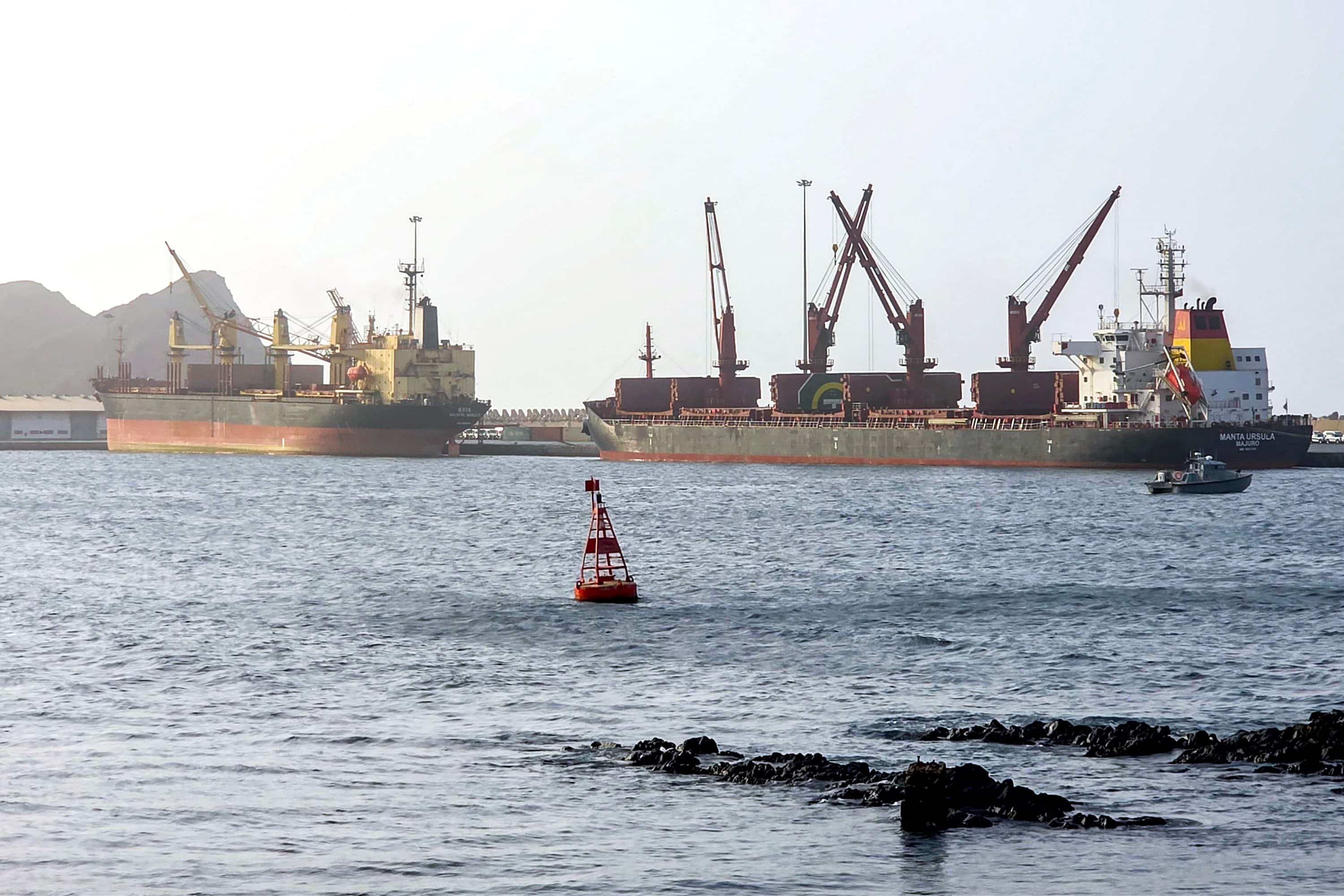 Iran: Revolutionary Guards stop six ships in the Strait of Hormuz