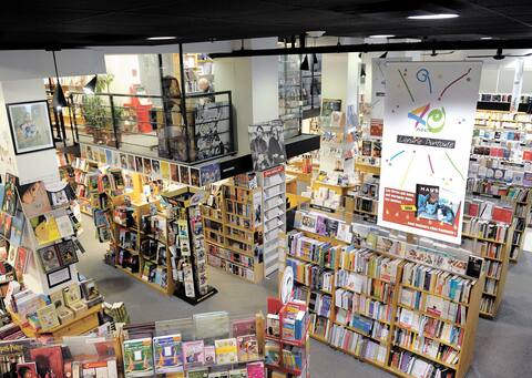 Les librairies peuvent constituer un bon choix pour l’achat de fournitures.